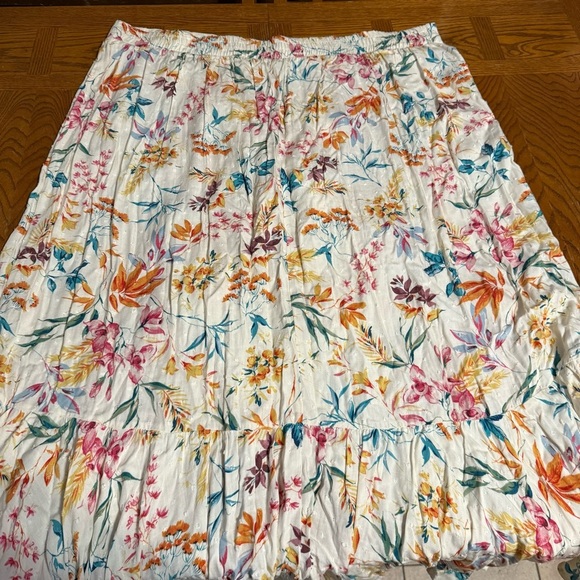 NEW Torrid Swiss Dot Ruffle Hi-Low Maxi Skirt 4X in Floral Ivory Tiered Ruffle - Picture 16 of 16